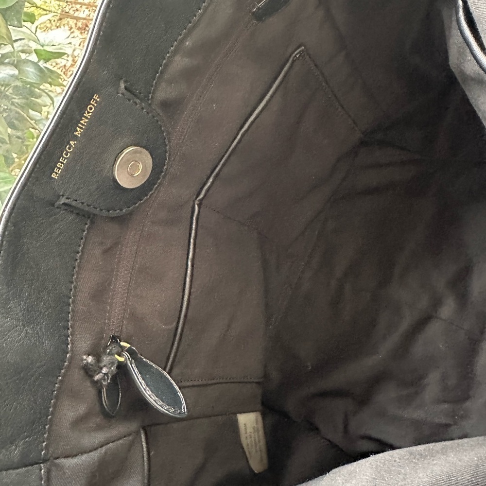 M.A.B.
Elegant Black Leather Hobo Bag - Picture 4 of 7
